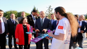 YÖK Başkanı Özvar Eskişehir'de proje takımı ve kulüp öğrencileriyle buluştu