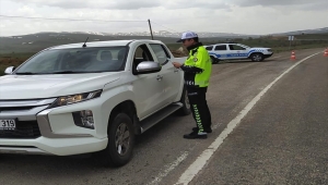 Zara'da polisler emniyet kemeri denetimi yaptı