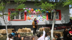 Aksaray'da liseli öğrenciler her hafta farklı bir köy okulunu ziyaret ediyor