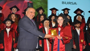 Akşehir'de üniversite öğrencileri mezuniyet sevinci yaşadı