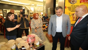 Ankara'da bir alışveriş merkezindeki etkinlikte Çubuk ilçesi tanıtıldı