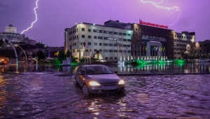 Ankara'da sağanak akşam saatlerinde yeniden etkili oldu