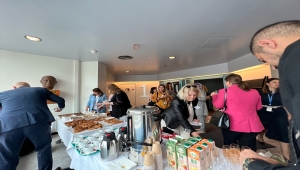 Avrupalı parlamenterlere Eskişehir met helvası ve simit ikram edildi