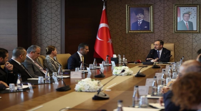 Bakan Kasapoğlu, Türkiye Yüzme Federasyonu yönetimini kabul etti