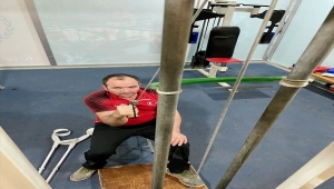 Bedensel engelli bilek güreşçi 13 yıla 24 uluslararası madalya sığdırdı