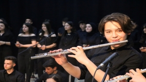 Beyşehir'de 115 kişiden oluşan öğrenci korosu konser verdi