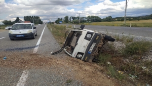Beyşehir'de devrilen kamyonetin sürücüsü yaralandı