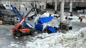 Çevreci fabrika plastik atıktan ürettiği ham maddeyi 17 ülkeye ihraç ediyor