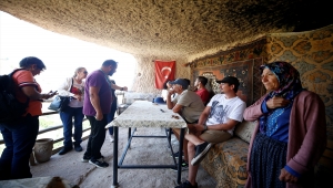 Çocukluğunun geçtiği peribacası ekmek kapısı oldu