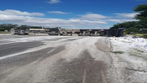 Eskişehir'de tırın devrilmesi sonucu sürücü ile babası yaralandı