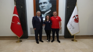 Eskişehir Valisi Erol Ayyıldız, milli sporcu Sümeyye Boyacı'yı kabul etti 