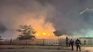 GÜNCELLEME - Aksaray'da geri dönüşüm fabrikasında çıkan yangın kontrol altına alındı