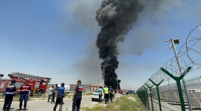 GÜNCELLEME - Niğde'de atık yağ geri dönüşüm tesisinde yangın çıktı