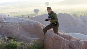 Kapadokya'da yaşayan Ukraynalı fotoğrafçı turistlerin mutlu anlarını ölümsüzleştiriyor 