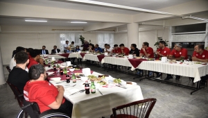 Karaman Valisi Akkoyun İl Özel İdaresi Sporcu ve Antrenörleriyle buluştu