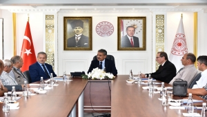 Karaman Valisi Akkoyun, muhtarlarla bir araya geldi