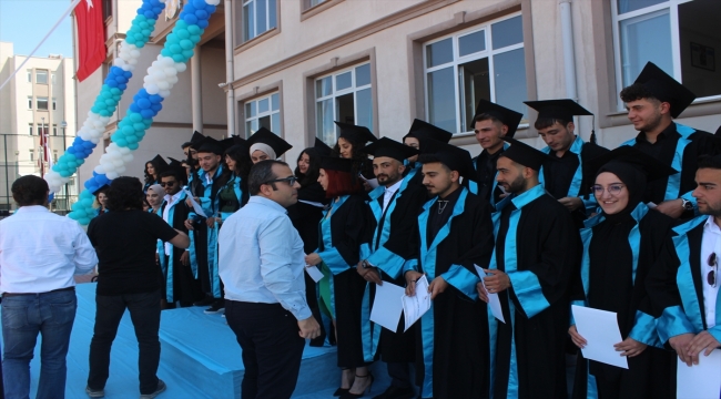Karapınar'da üniversite öğrencileri mezuniyet heyecanı yaşadı