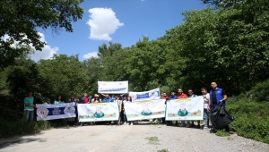 Kayseri'de gönüllü gençler Koramaz Vadisi'nde çevre temizliği yaptı