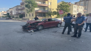 Kayseri'de iki otomobilin çarpıştığı kazada 5 kişi yaralandı