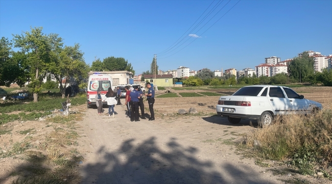 Kayseri'de komşuların araziye girme kavgasında iki kişi bıçakla yaralandı