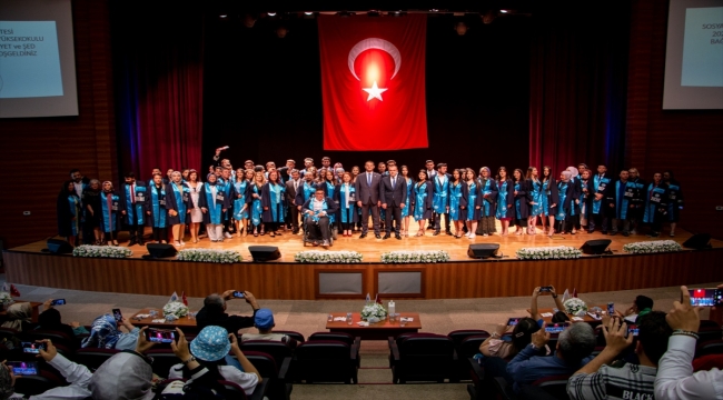 Kayseri Üniversitesinin 2 yüksekokulu öğrencileri mezun oldu