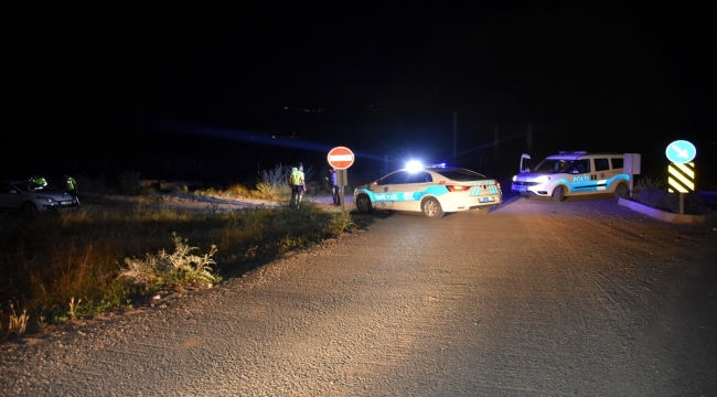 Kırıkkale'de "dur" ihtarına uymayan sürücünün otomobiliyle çarptığı polis yaralandı