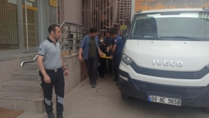 Kırıkkale'de kamyonetten düşen kargo çalışanı 2 kişi yaralandı