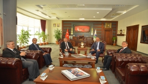 Kırşehir Valisi Buhara, KAEÜ Rektörü Karakaya ile bir araya geldi