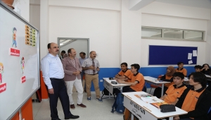 Konya Büyükşehir Belediye Başkanı lise öğrencileriyle buluştu