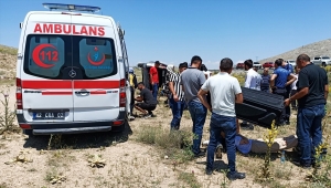 Konya'da hafif ticari aracın şarampole devrilmesi sonucu 4 kişi yaralandı