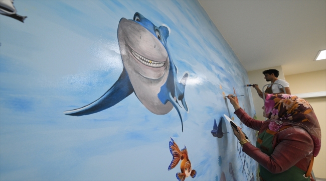 Konya'da hastane duvarları çocuklar için renklendirildi
