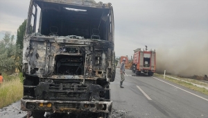 Konya'da seyir halindeki tır alev aldı