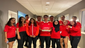 Olimpiyat şampiyonu Mete Gazoz, yaş gününü Avrupa Şampiyonası'nda kutladı