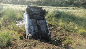 Şarampole devrilen kamyonetin sürücüsü yaralandı