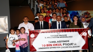 Sinemaya gitmeyen çocuklar beyazperdede film izledi