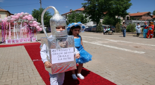 Sivas'ta anaokulu öğrencileri atık malzemelerle kostüm defilesi düzenledi