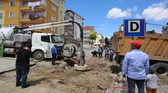 Sivas'ta belediye, sağanak sonrası altyapı ve yollarda çalışma yapıyor