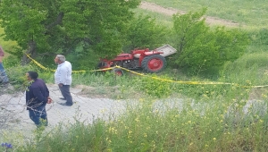 Sivas'ta devrilen traktördeki 1 kişi öldü, 1 kişi yaralandı