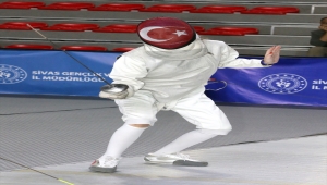 Sivas'ta düzenlenen Türkiye Eskrim Şampiyonası devam ediyor