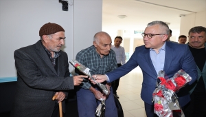 Sivas Valisi Şimşek'ten huzurevi sakinlerine "Babalar Günü" ziyareti 