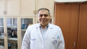 Tıp profesörü emekliliğinde turist rehberliği yapmak için 54 yaşında diploma aldı