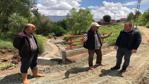 Ulaş Kaymakamı Baş selden zarar gören köylerde incelemede bulundu 