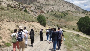 Ulaş'ta Tecer Dağı eteklerinde doğa yürüyüşü yapıldı