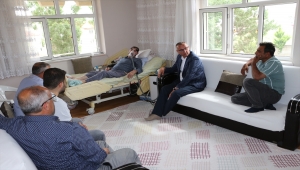 Yunak Belediye Başkanı Ali Konak, yaşlı ve hastaları ziyaret etti