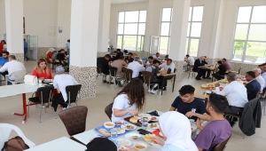 Yunak Meslek Yüksek Okulu öğrencilerine okulda yemek ücretsiz olacak