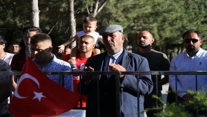 15 Temmuz'un kahraman şehidi Ömer Halisdemir'in kabrinde tören düzenlendi