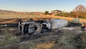 Aksaray'da devrilen mermer tozu yüklü tankerin sürücüsü hayatını kaybetti