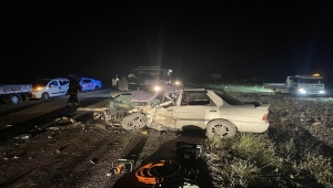 Aksaray'da kamyonet ile çarpışan otomobilin sürücüsü öldü, 6 kişi yaralandı