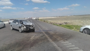 Aksaray'da otomobilin park halindeki otomobile çarptığı kazada 1 bebek öldü, 3 kişi yaralandı