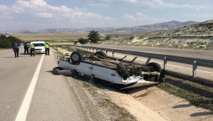 Beypazarı'nda takla atan otomobilin sürücüsü yaralandı